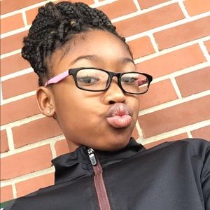 Meet your Posher, A’myriona